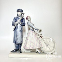 Скульптура "Человек в футляре" из сюиты "Рассказы" А. П. Чехова
